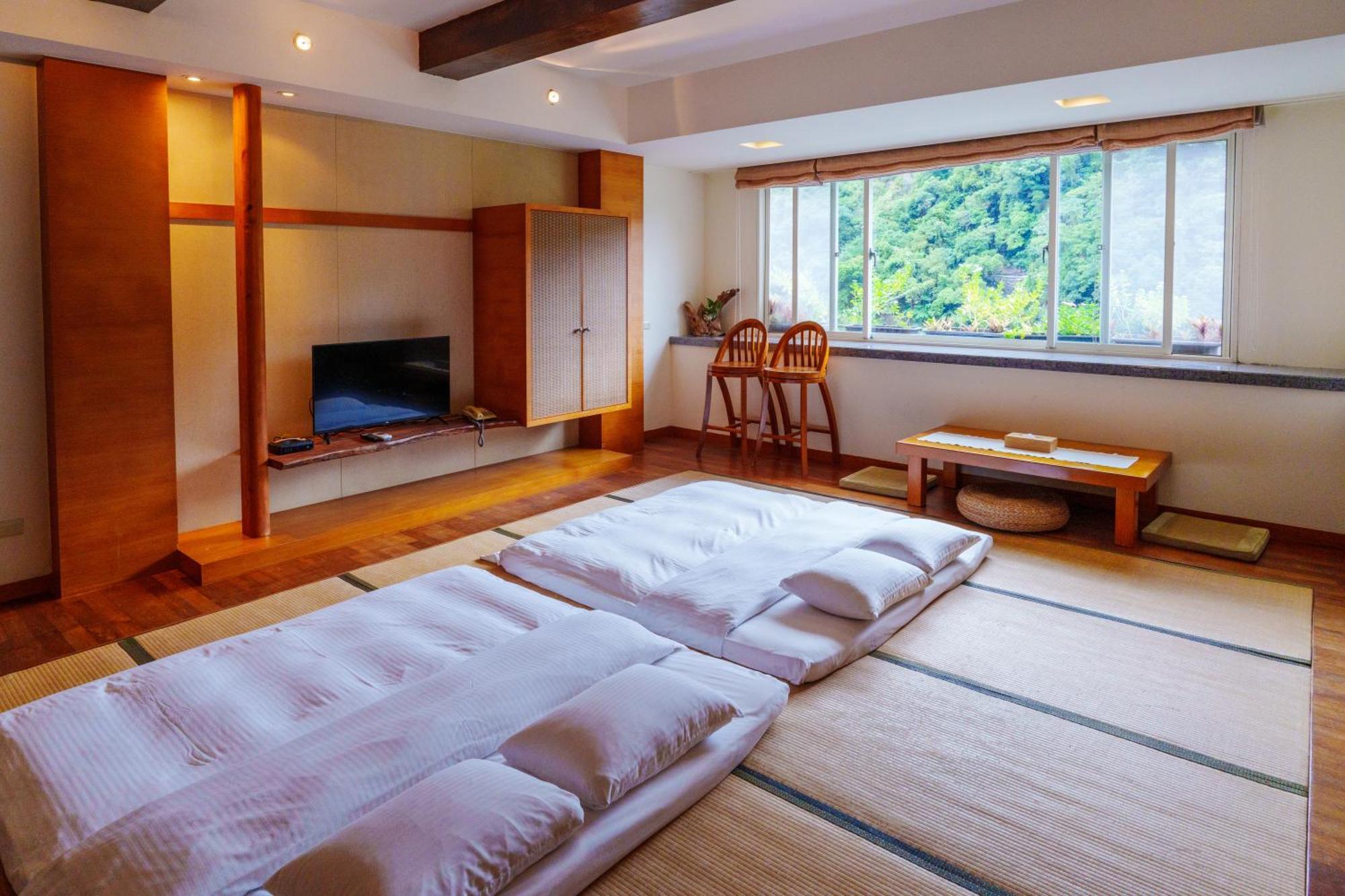 Spring Spa Hotel Wulai Exterior photo