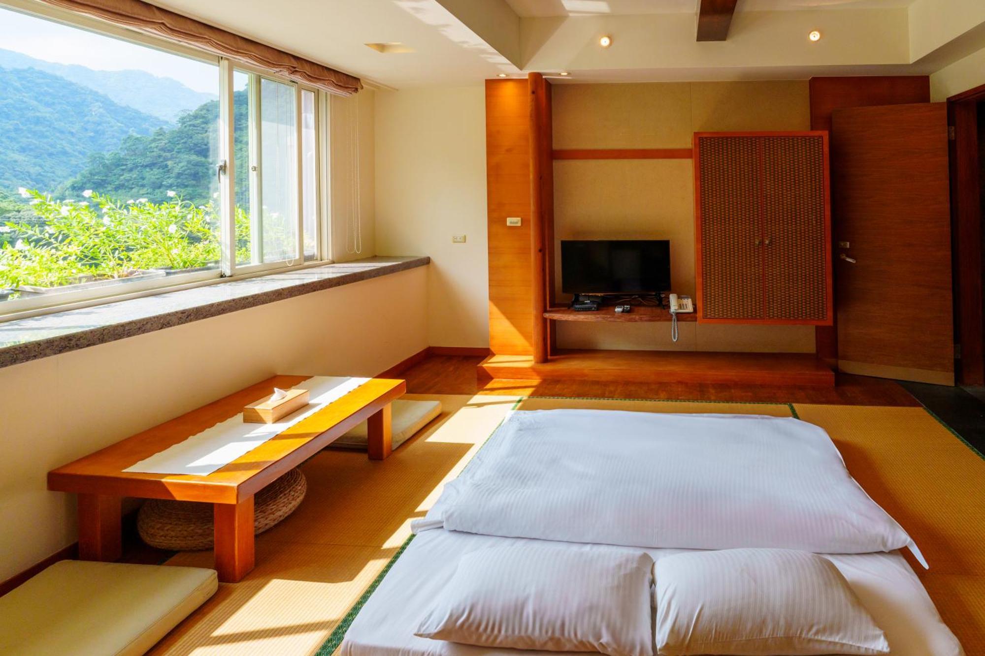 Spring Spa Hotel Wulai Exterior photo