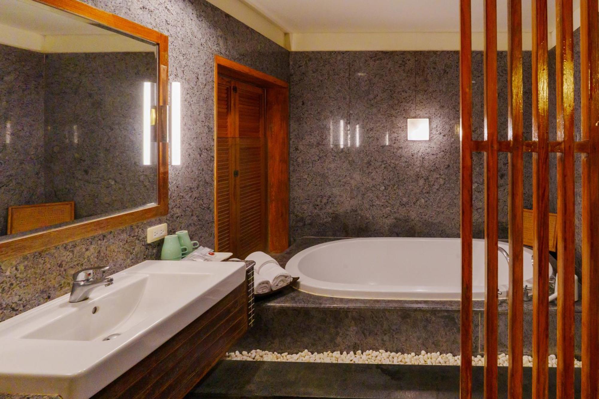 Spring Spa Hotel Wulai Exterior photo