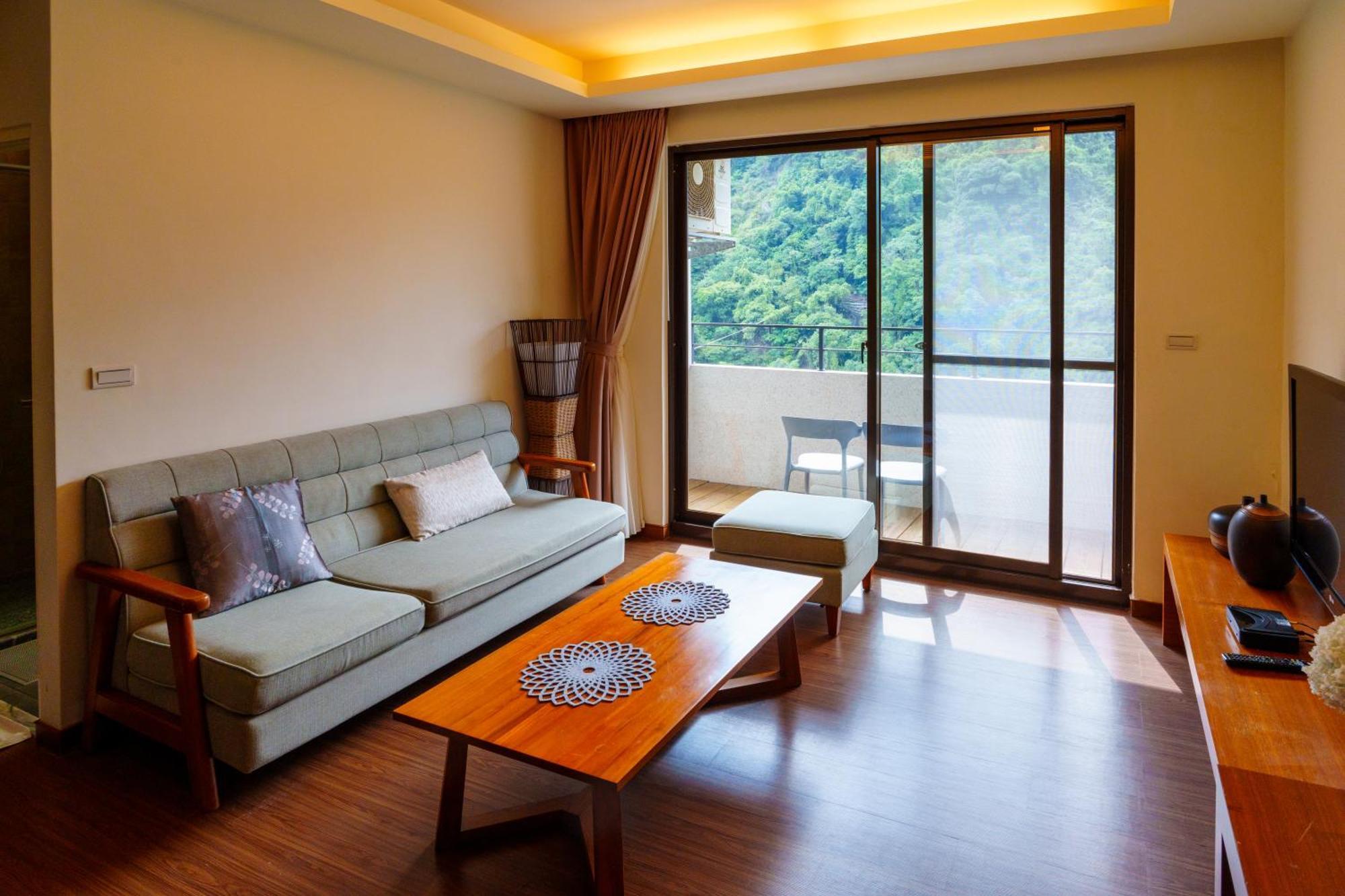 Spring Spa Hotel Wulai Exterior photo