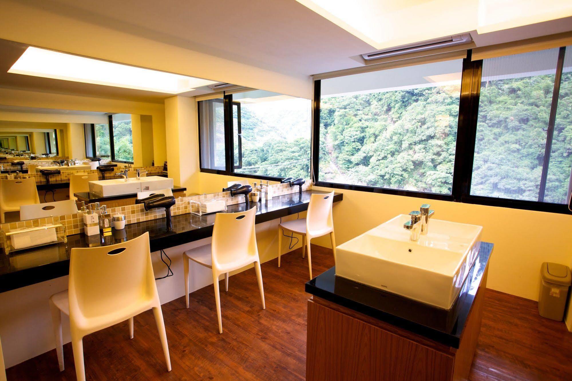 Spring Spa Hotel Wulai Exterior photo
