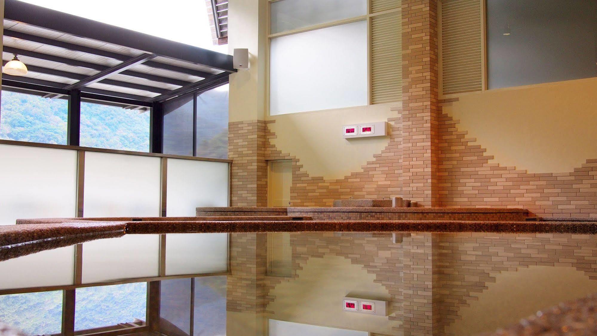 Spring Spa Hotel Wulai Exterior photo